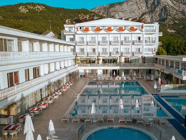 SL LA PERLA HOTEL